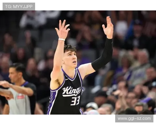 拉拉维亚谈与詹东的对抗经历称同队合作是莫大荣幸